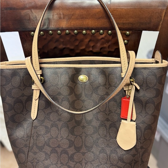 Coach Designer Peyton
Signature Monogram Tote Bag
Purse C1405-F28365 - Picture 14 of 14